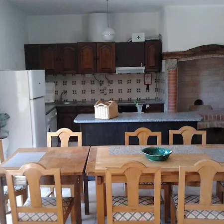 בית נופש In Montes Mit Garten, Grill Und Terrasse